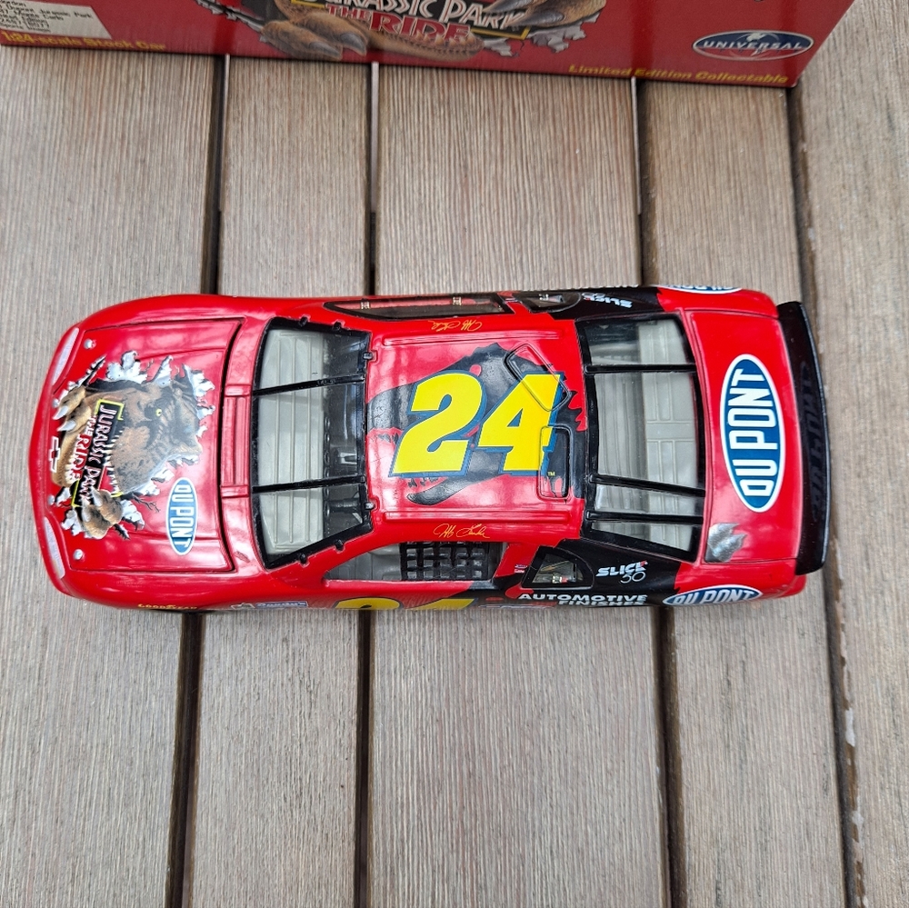 1997 Jurassic Park 1:24 Scale #24 Jeff Gordon Winston Cup Collectible Car - Picture 3 of 8